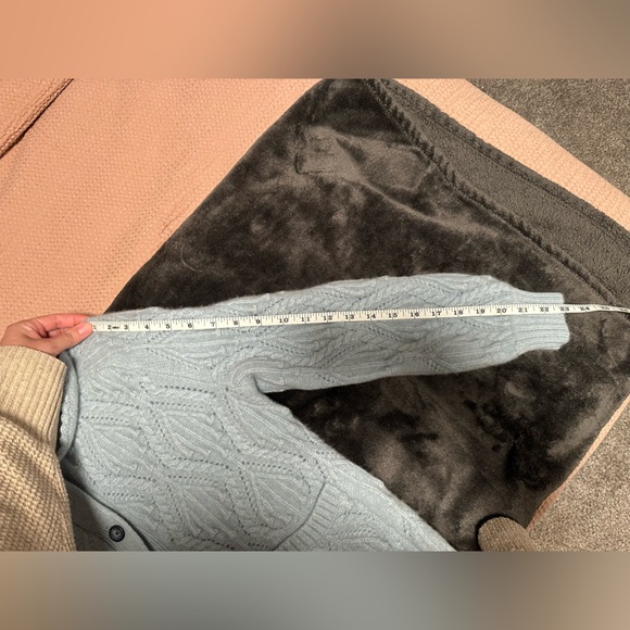 Beautiful Cashmere Cardigan - Picture 10 of 12